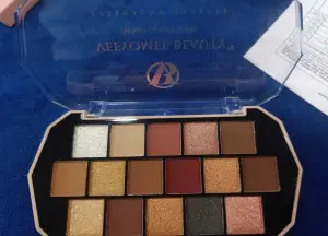 Veeyomee Beauty Eyeshadows. 